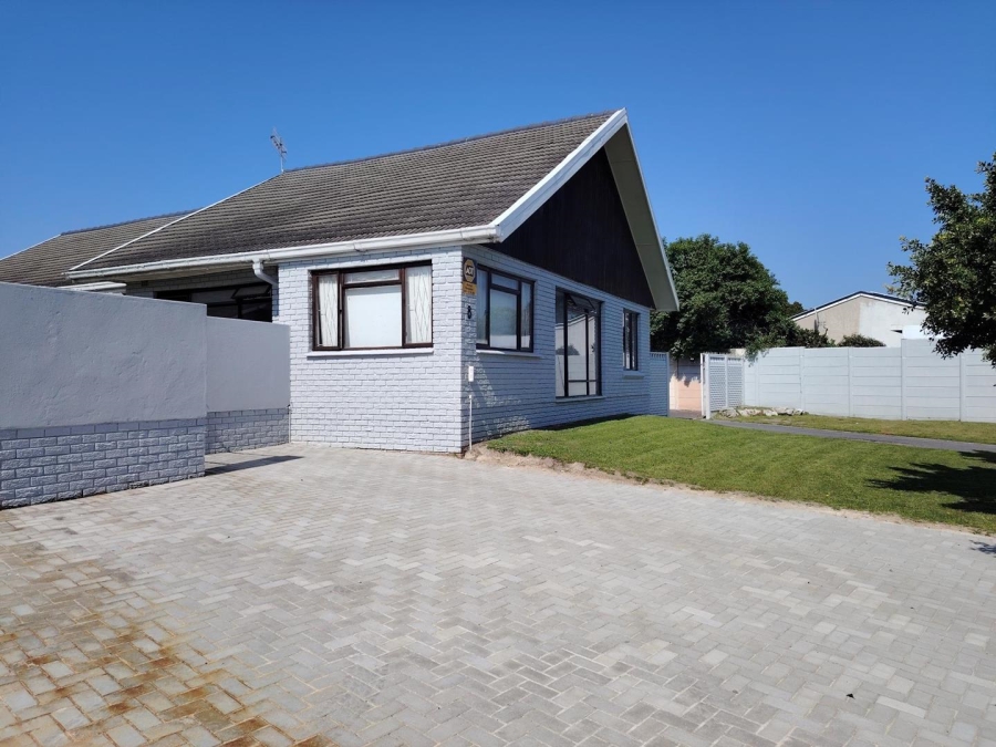 To Let 4 Bedroom Property for Rent in Panorama Western Cape